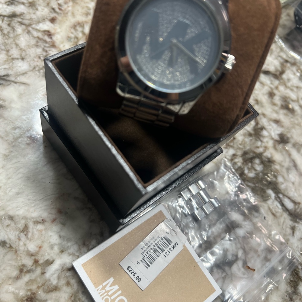 Michael Kors Silver-Tone Men's Watch - Picture 5 of 5